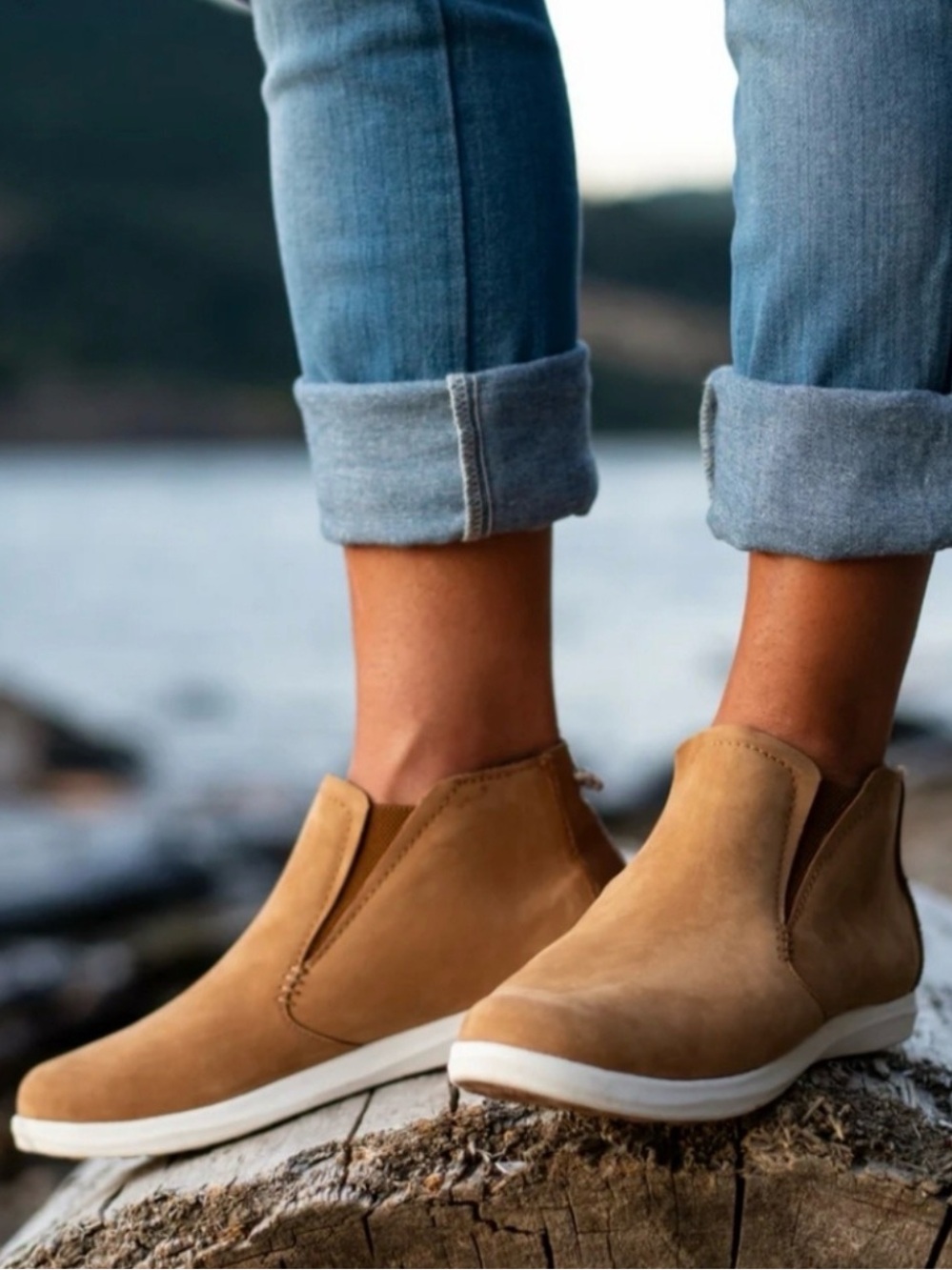 OluKai NWT Hawai‘iloa Manu Hope Leather Sneaker Boots Fox Off White Women’s 8